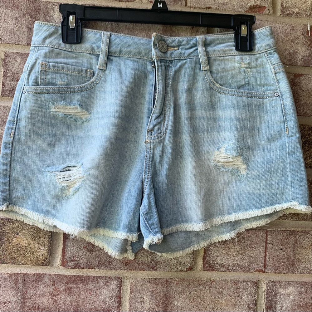 REFUGEE JEAN SHORTS